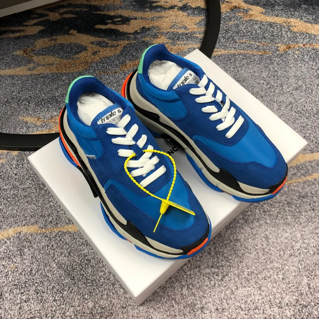 👟👟Ex-factory price 800👟👟 Balenciaga second generation 17 colors🖤 Balenciaga Triple-s Balenciaga-dad shoes. The world’s most popular retro jogging shoes 🔥. 🔺Retro distressed craftsmanship ~ original combination sole, heavy craftsmanship, not a low-end 2-layer combination sole! The upper is made of imported parachute cloth spliced ​​with nubuck matte, priced at 24 yuan per foot, which is different from the ordinary canvas on the market! The back is covered with cowhide high-frequency embossing! ⚠️When purchasing authentic products at the counter, I specifically asked the clerk about the materials. Size: 35-41 yards, men’s size 39-45, matching cloth bag, shoelaces, complete certificate of certification/men’s model will be notified later.